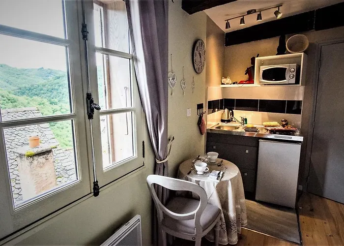 Le Compostelle De * Conques-en-Rouergue