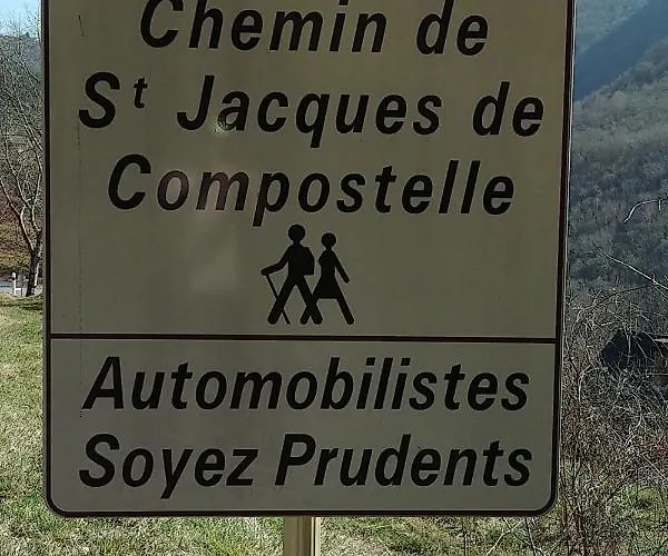 Le Compostelle De Апартаменты Conques-en-Rouergue